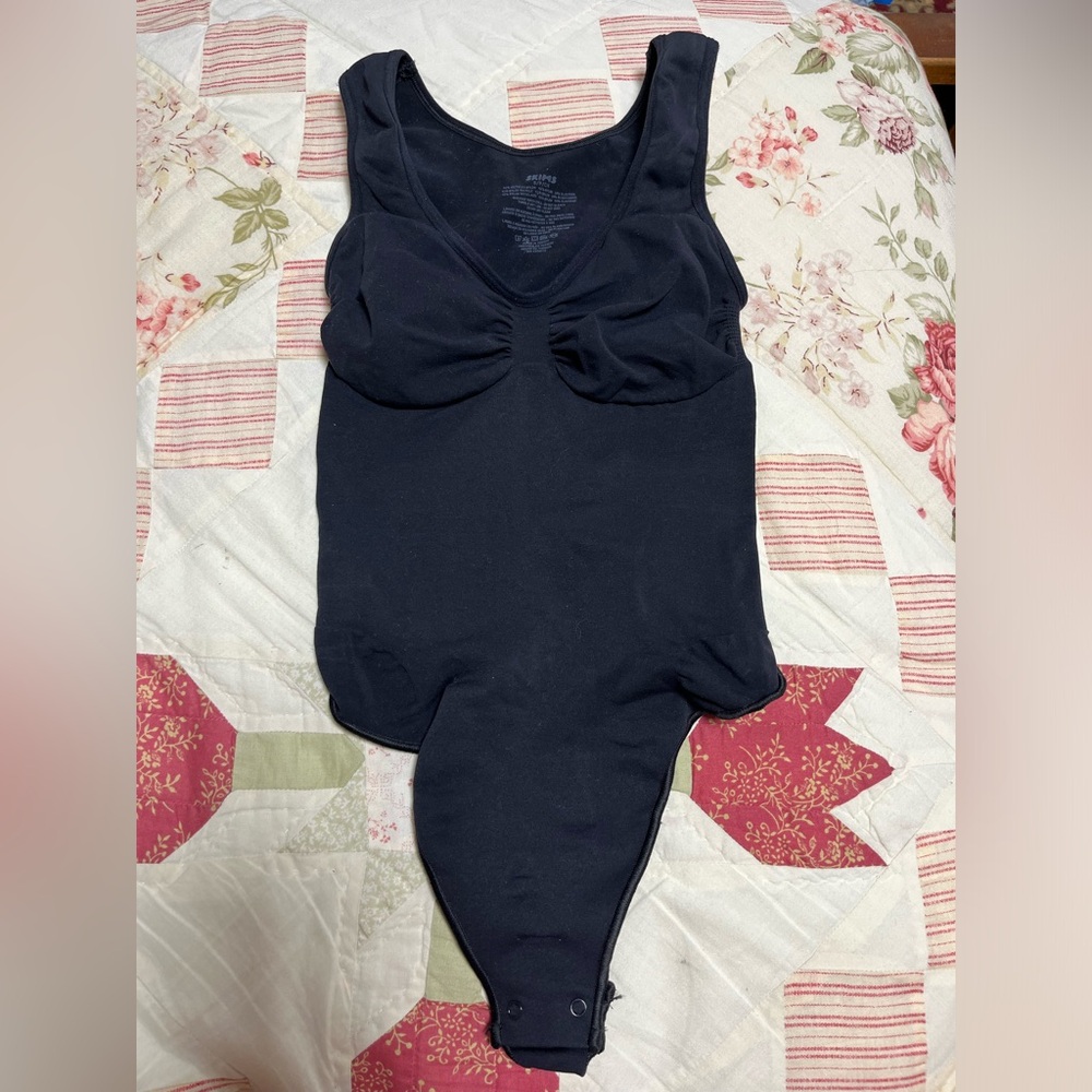 SKIMS BODYSUIT WITH THICK STRAPS